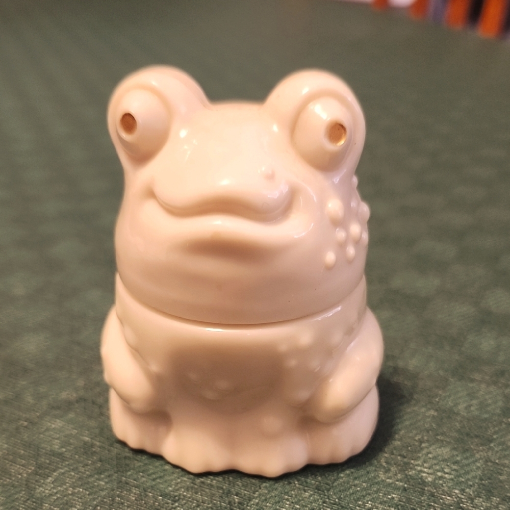 Vintage Avon Flirtatious Frog Figurine With Original Box - Empty